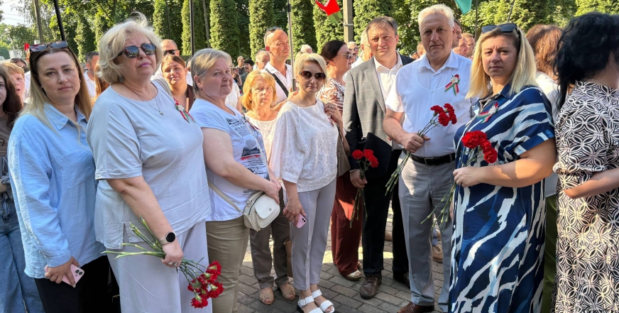 Память и благодарность героям